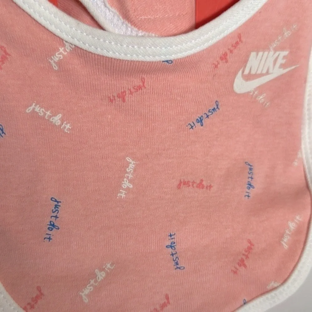 Nike Baby 0-6month Bib Set - 3pc Girls Pink NWT